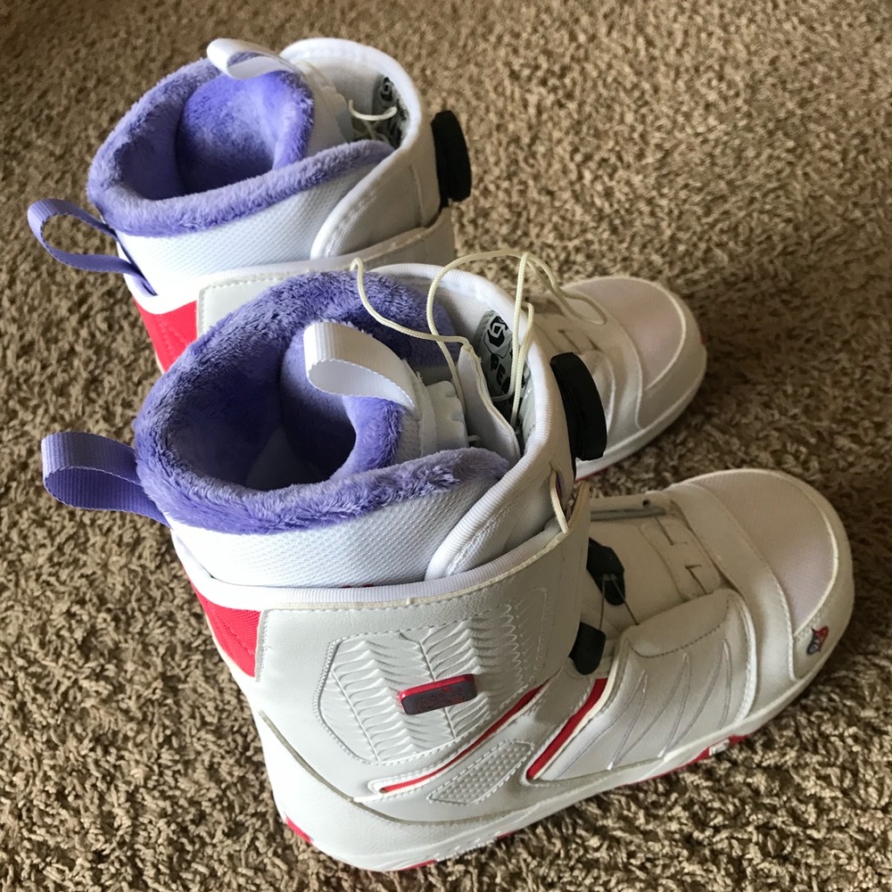 NEW Snowboard female boots 9.5